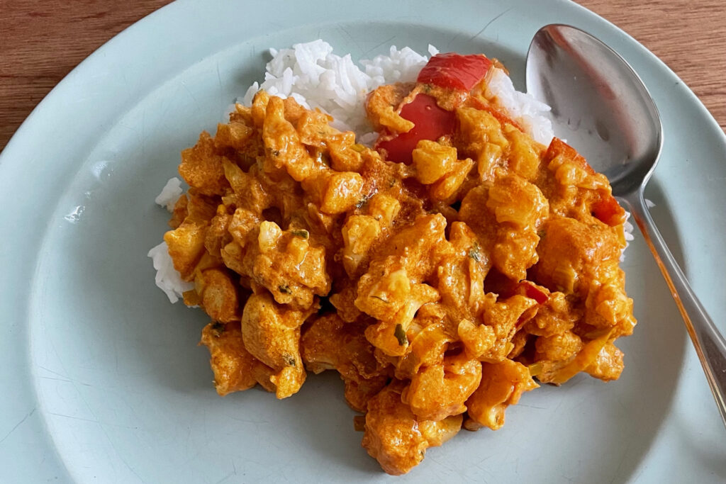 Bloemkool kip curry met puntpaprika - Koken met Gabie